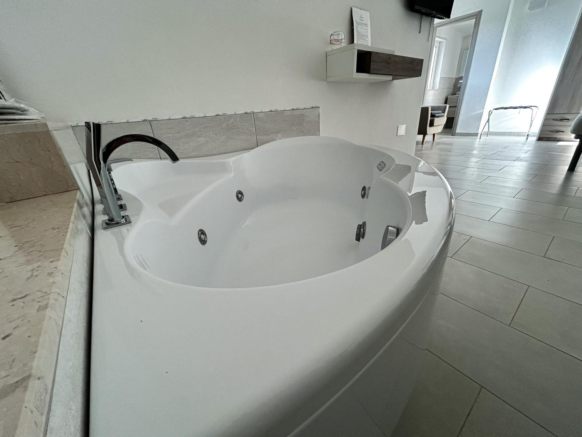 Valle Degli Ulivi B&B Вьесте Экстерьер фото